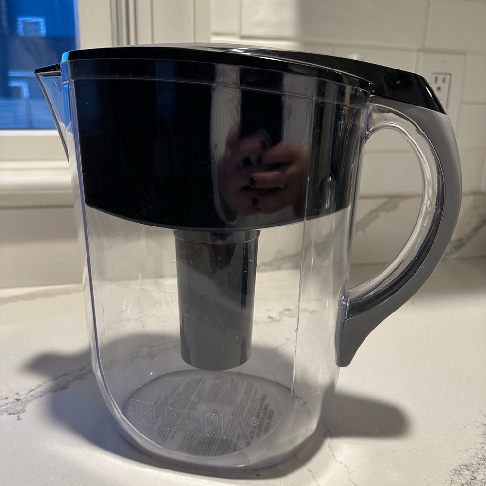 Brita 6 cup pitcher in black